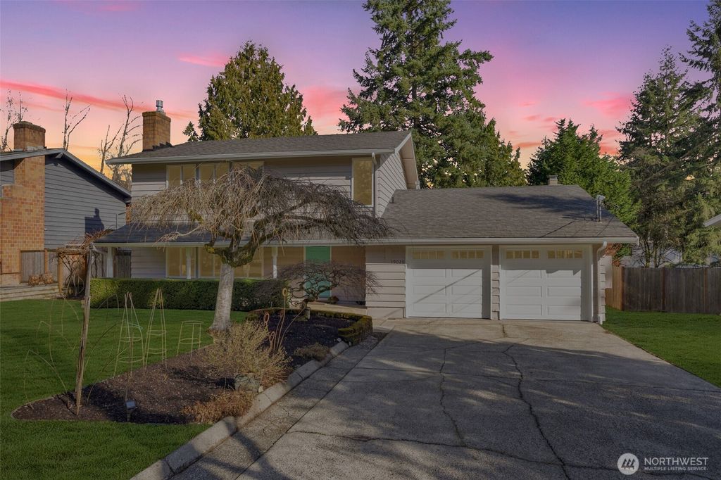 Photo of 19020 32nd Avenue NE, Lake Forest Park, WA 98155 (MLS # 2484570)