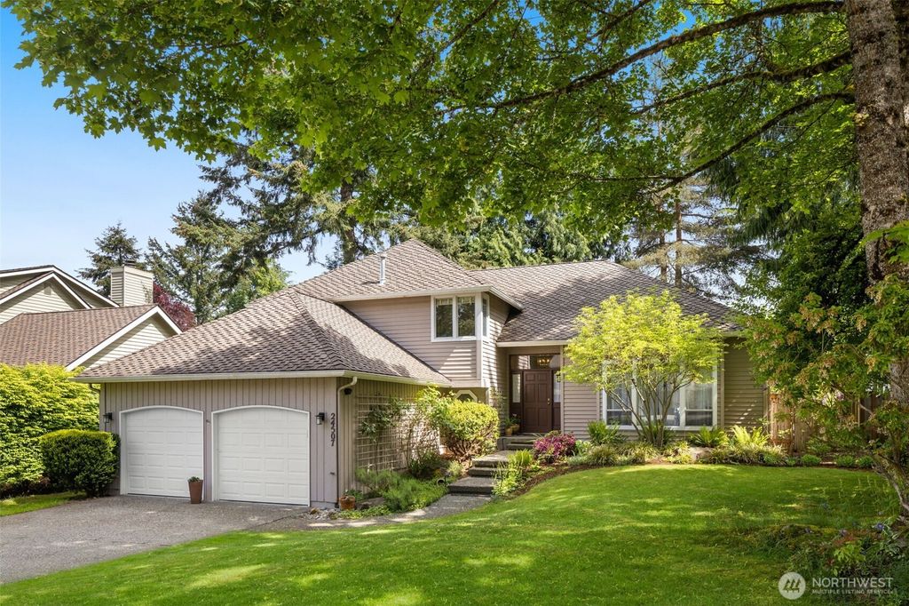 Photo of 24507 SE 37th Street, Sammamish, WA 98029 (MLS # 2356979)