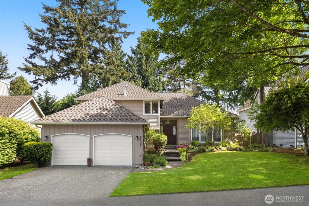 Photo of 24507 SE 37th Street, Sammamish, WA 98029 (MLS # 2356979)