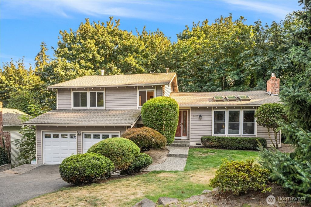 Photo of 9411 NE 139th Street, Kirkland, WA 98034 (MLS # 2436586)