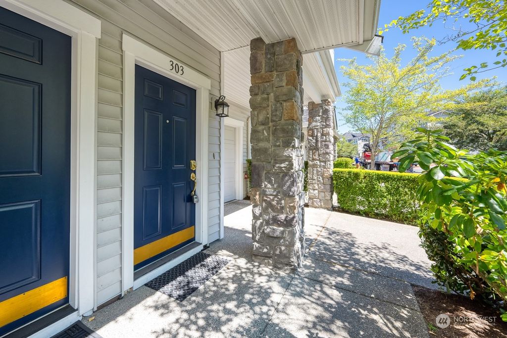 Photo of 1601 NE Katsura Street #303, Issaquah, WA 98029 (MLS # 2141382)