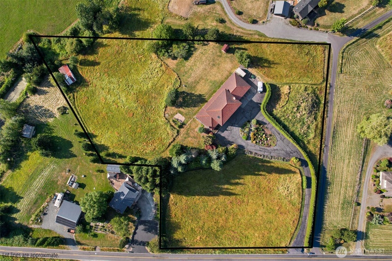 2752 Douglas Road