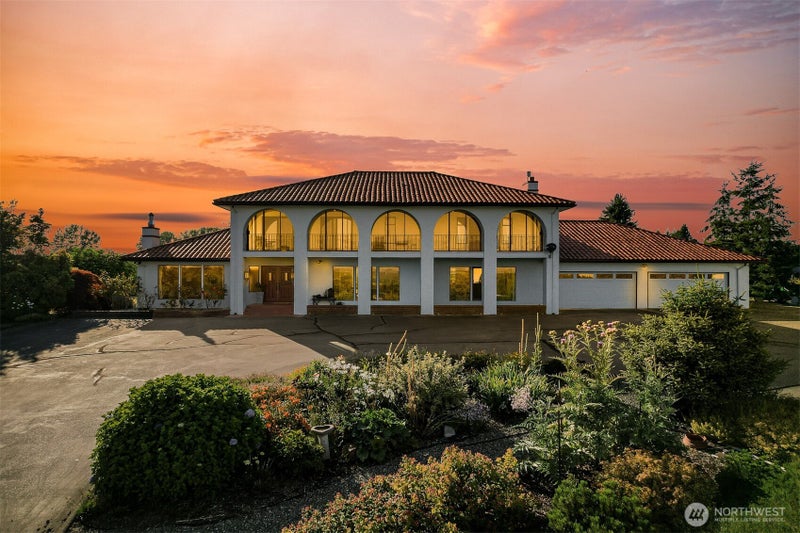 2752 Douglas Road