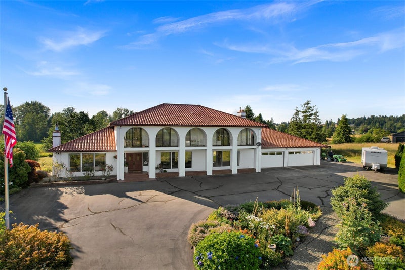2752 Douglas Road