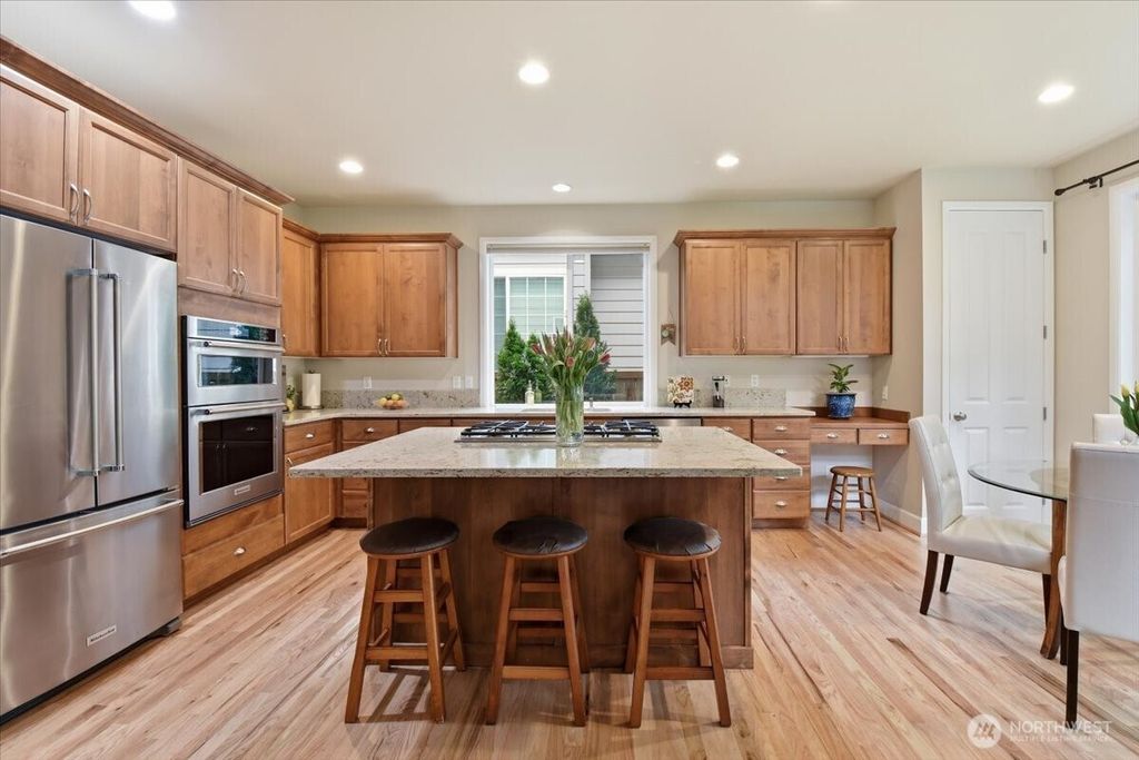 Photo of 26050 SE 23rd Place, Sammamish, WA 98075 (MLS # 2501513)
