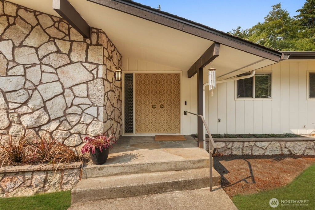 Photo of 5987 Tracyton Boulevard NW, Bremerton, WA 98311 (MLS # 2586216)