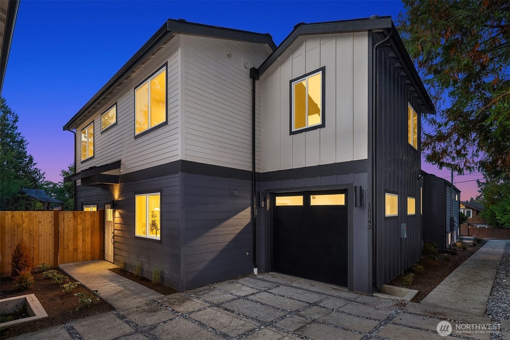 Photo of 10043 NE 38th Ave Ave, Seattle, WA 98125 (MLS # 2590549)