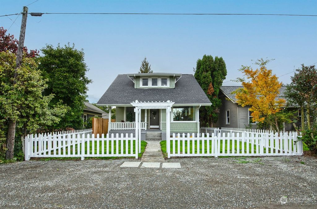 Photo of 32010 E Reitze Street, Carnation, WA 98104 (MLS # 2303140)
