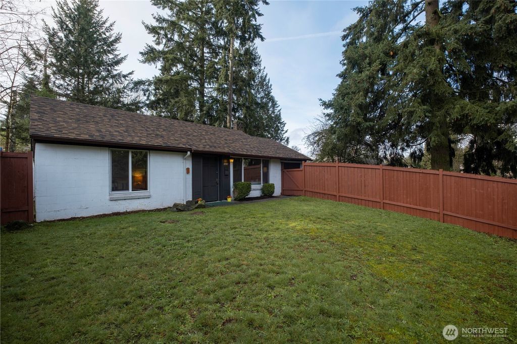 Photo of 223 NE 175th Street, Shoreline, WA 98155 (MLS # 2342083)