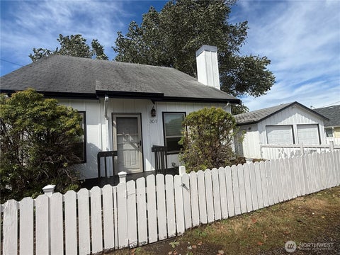 Photo of 301 N Washington Avenue, Long Beach, WA 98631 (MLS # 2580753)