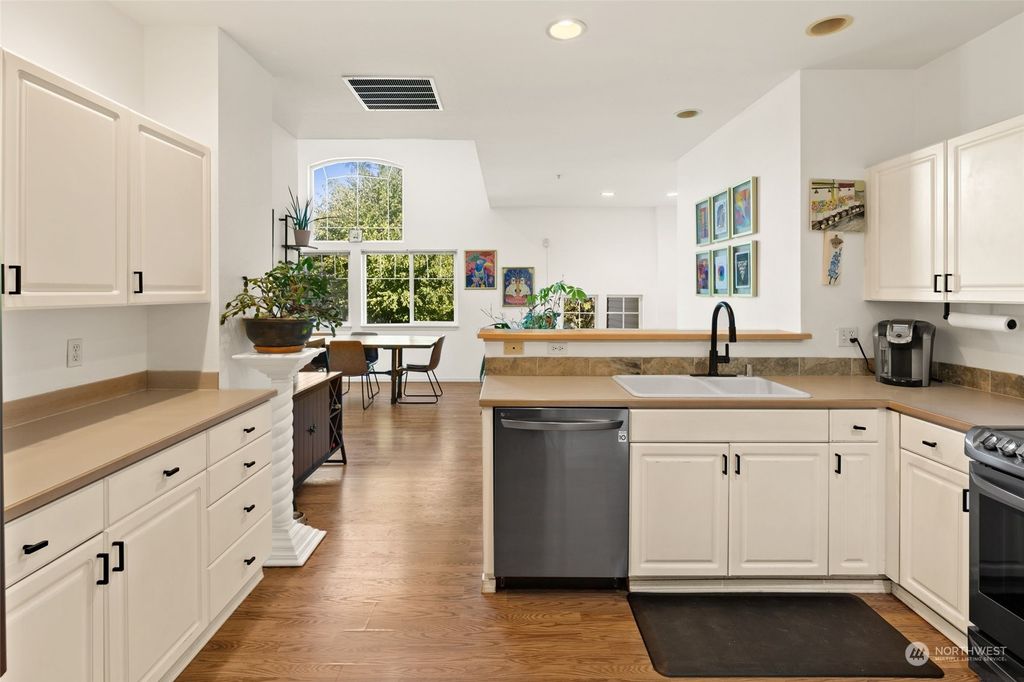 Photo of 440 S 51st Court #C302, Renton, WA 98055 (MLS # 2270221)