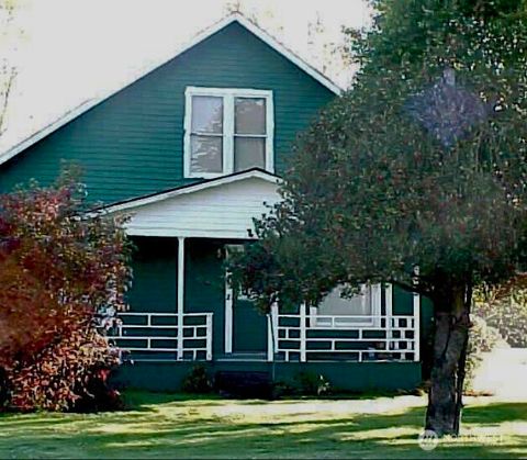 Photo of 108 10th Street, Sultan, WA 98295 (MLS # 2522427)