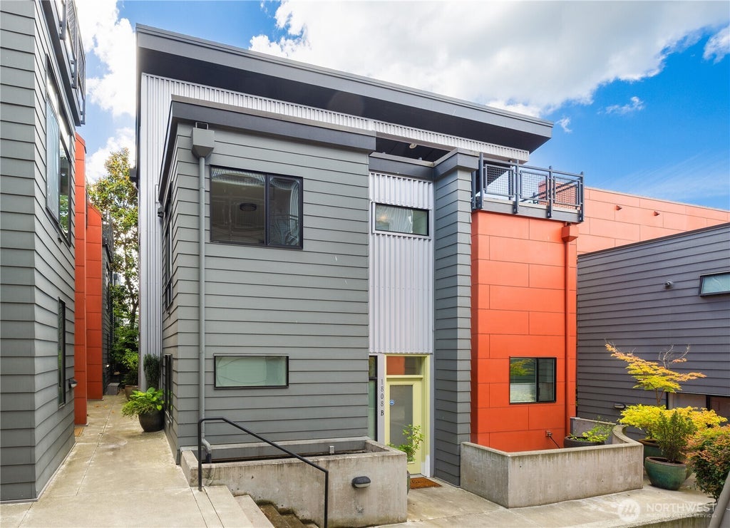 Photo of 1808 11th Avenue #B, Seattle, WA 98122 (MLS # 2537836)