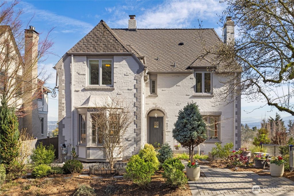 Photo of 902 36th Avenue, Seattle, WA 98122 (MLS # 2336188)