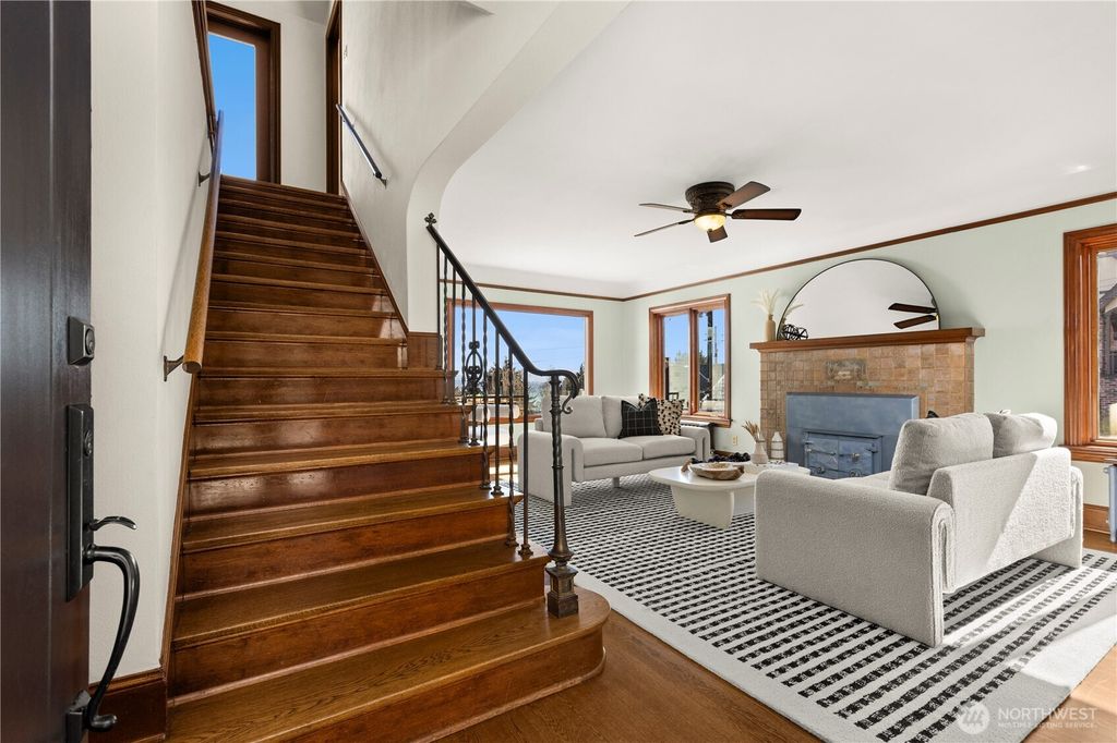 Photo of 902 36th Avenue, Seattle, WA 98122 (MLS # 2336188)