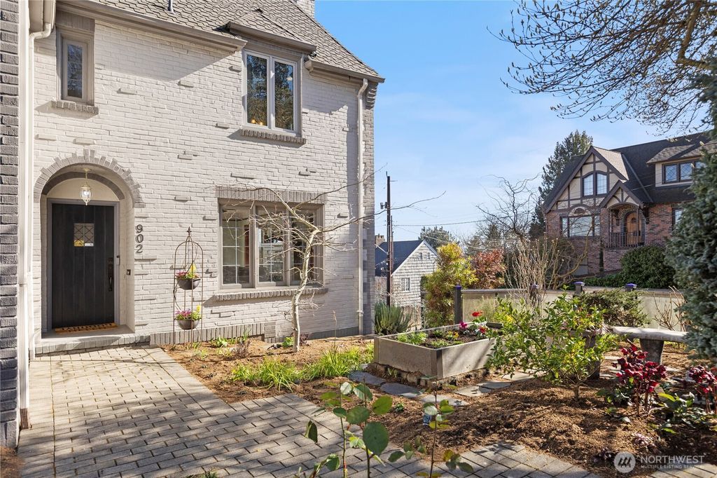 Photo of 902 36th Avenue, Seattle, WA 98122 (MLS # 2336188)