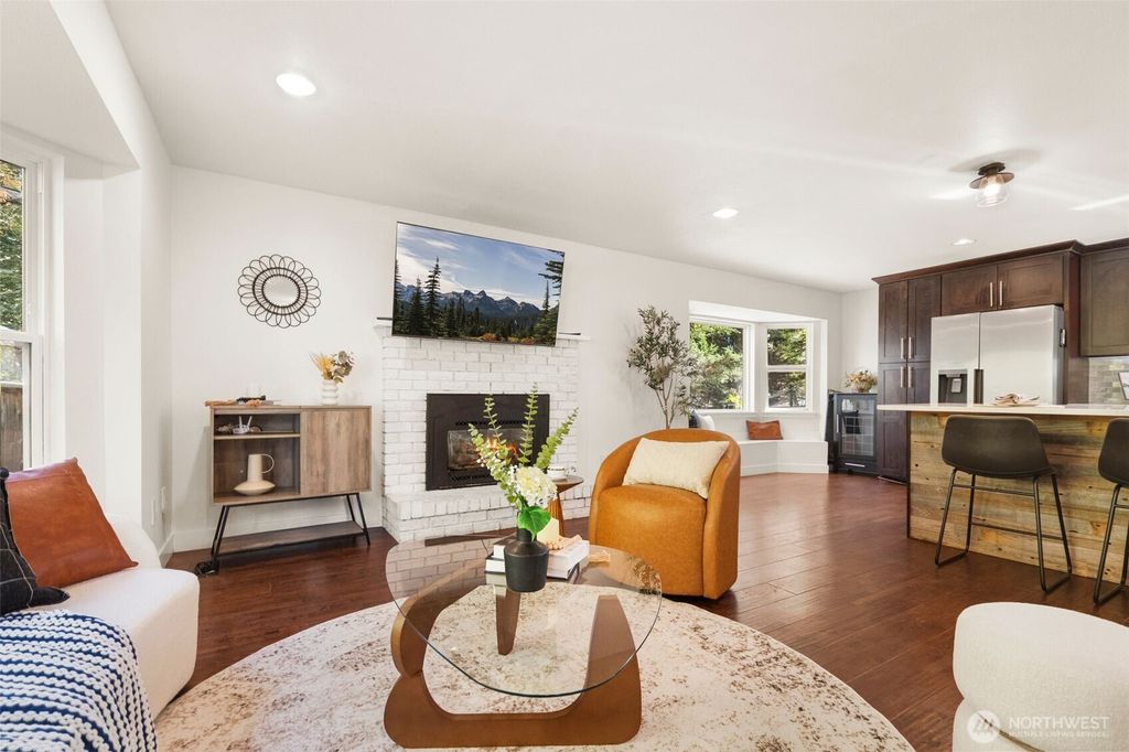 Photo of 2605 NE 5th Court, Renton, WA 98056 (MLS # 2445298)