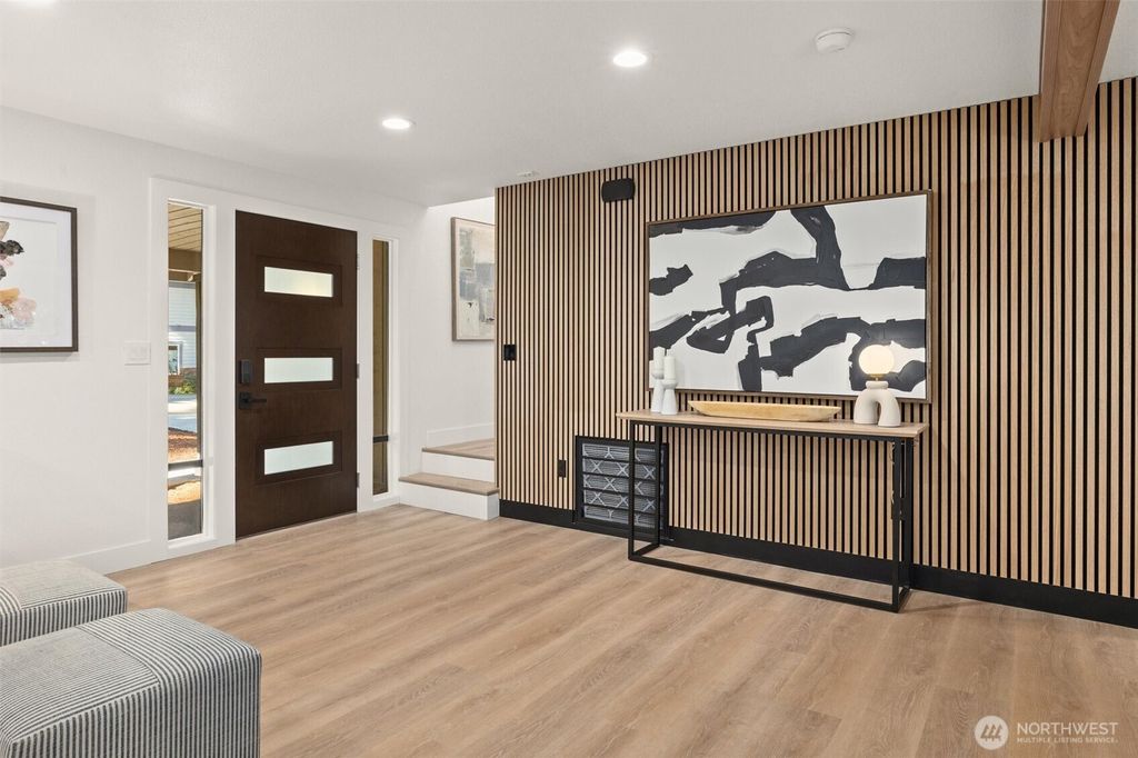 Photo of 10406 115th Place Pl NE, Kirkland, WA 98033 (MLS # 2468814)