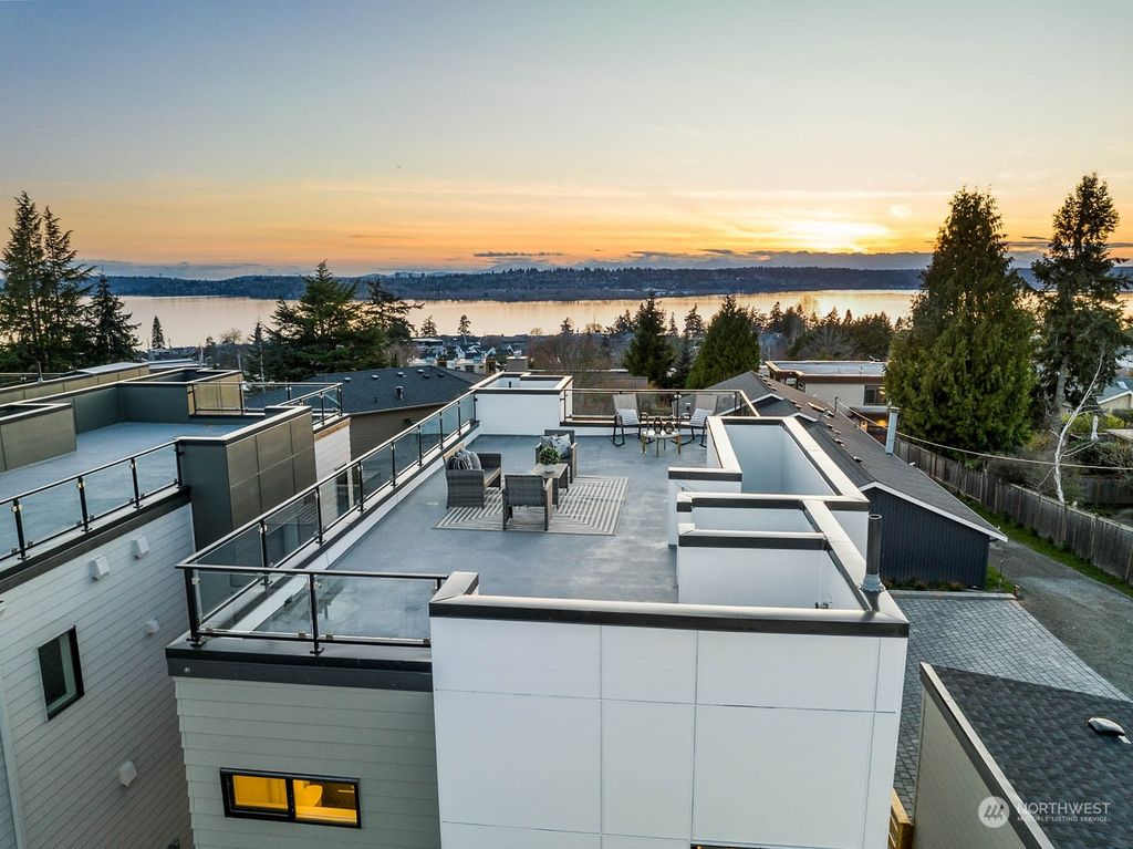 Photo of 132 14th Avenue, Kirkland, WA 98033 (MLS # 2053121)