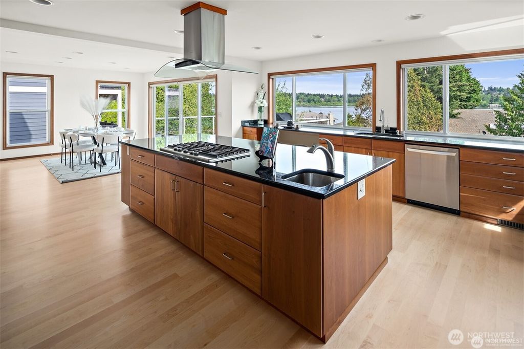 listing image 9363606381492090784