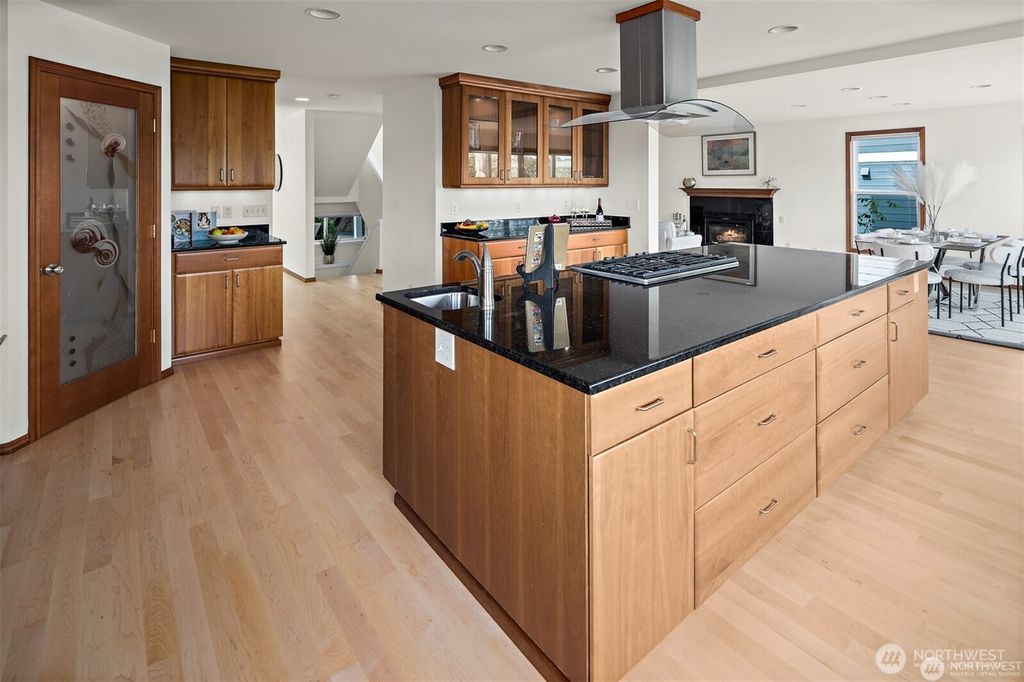 listing image 9361235925632748447