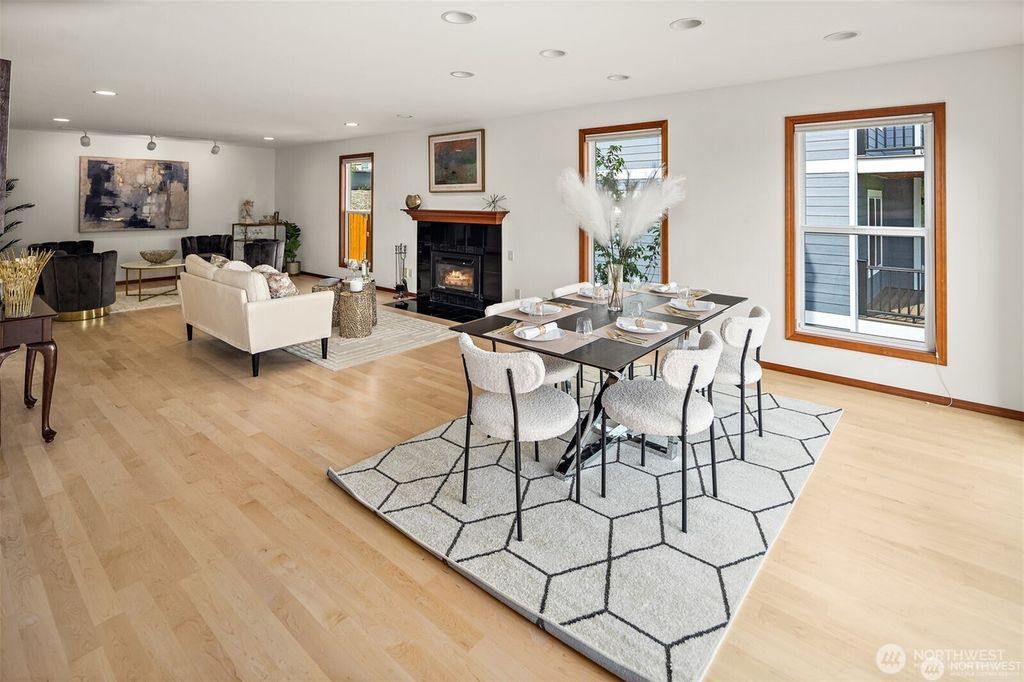 listing image 9369220900180030521