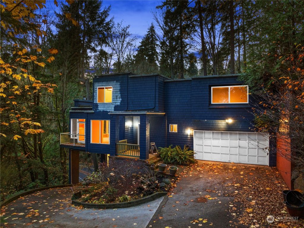 Photo of 9490 SE 47th Street, Mercer Island, WA 98040 (MLS # 2182433)