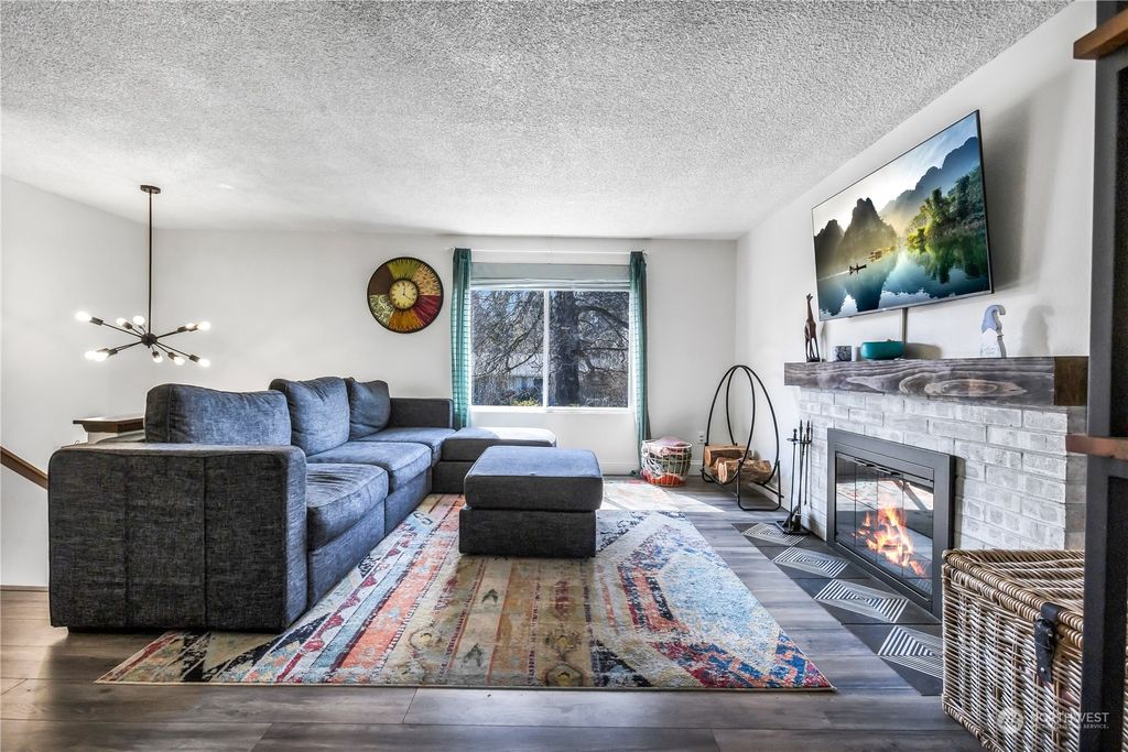Photo of 511 210th Street SW, Lynnwood, WA 98036 (MLS # 2053382)