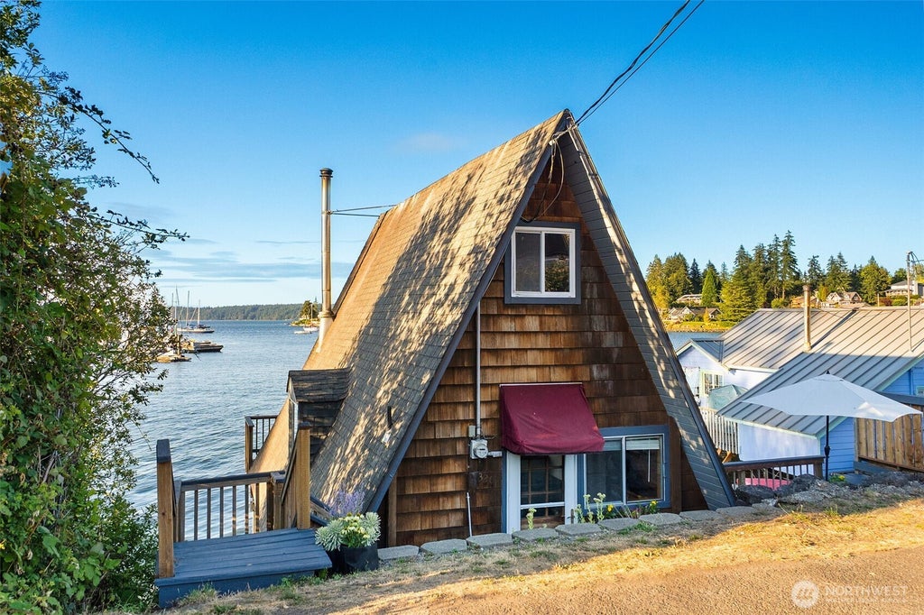 Photo of 320 73rd Avenue NE, Olympia, WA 98506 (MLS # 2561449)