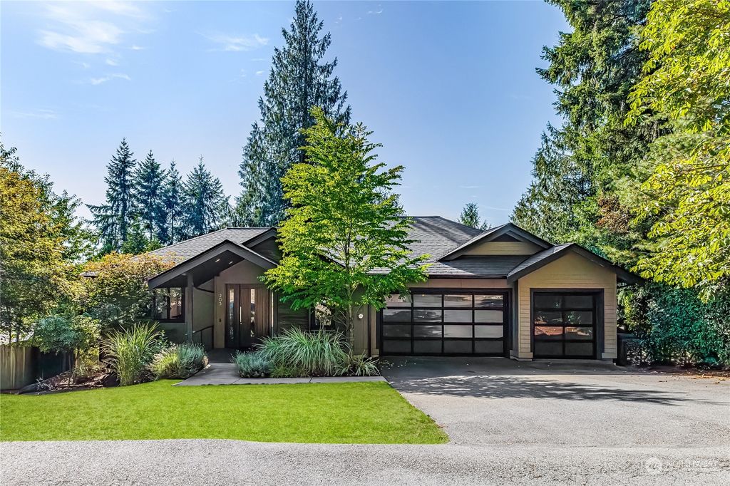 Photo of 205 211th Place NE, Sammamish, WA 98074 (MLS # 2158753)