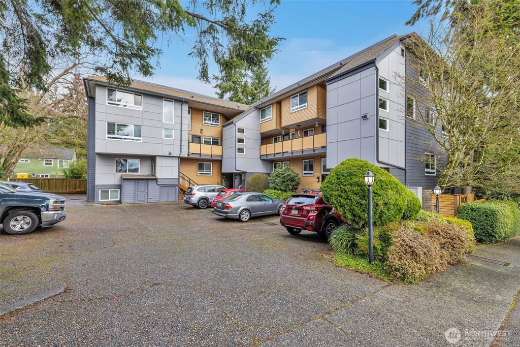 Photo of 11401 Roosevelt Way NE #1, Seattle, WA 98125 (MLS # 2484911)