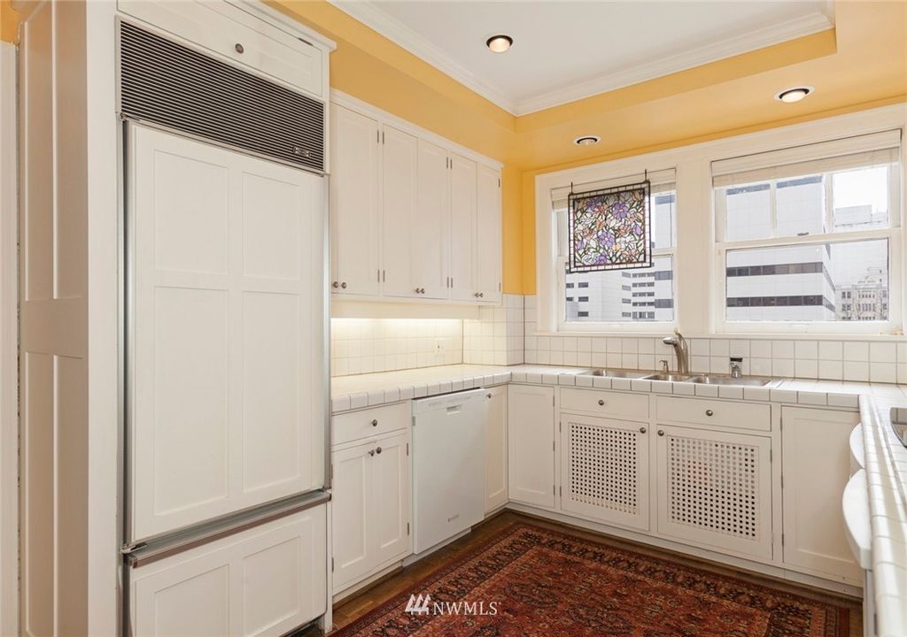 listing image 9360631908140964667