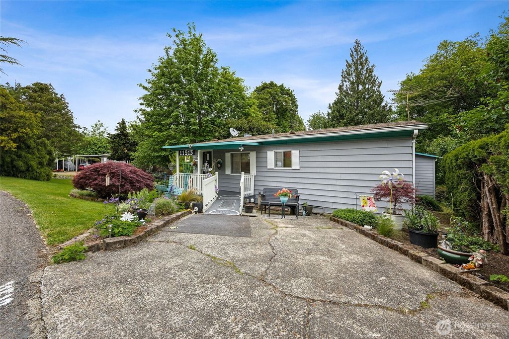 Photo of 11513 155th Avenue SE, Renton, WA 98059 (MLS # 2527300)