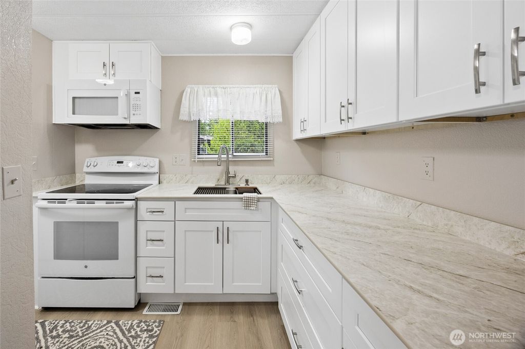 Photo of 11513 155th Avenue SE, Renton, WA 98059 (MLS # 2527300)