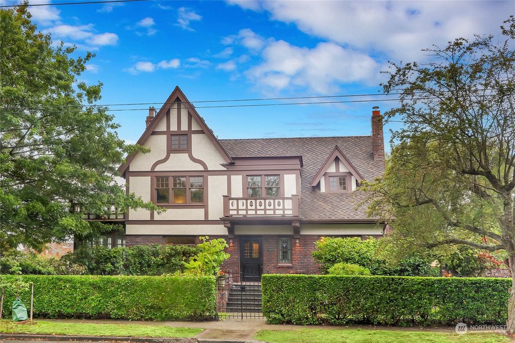 Photo of 2507 10th Avenue W, Seattle, WA 98119 (MLS # 2295917)