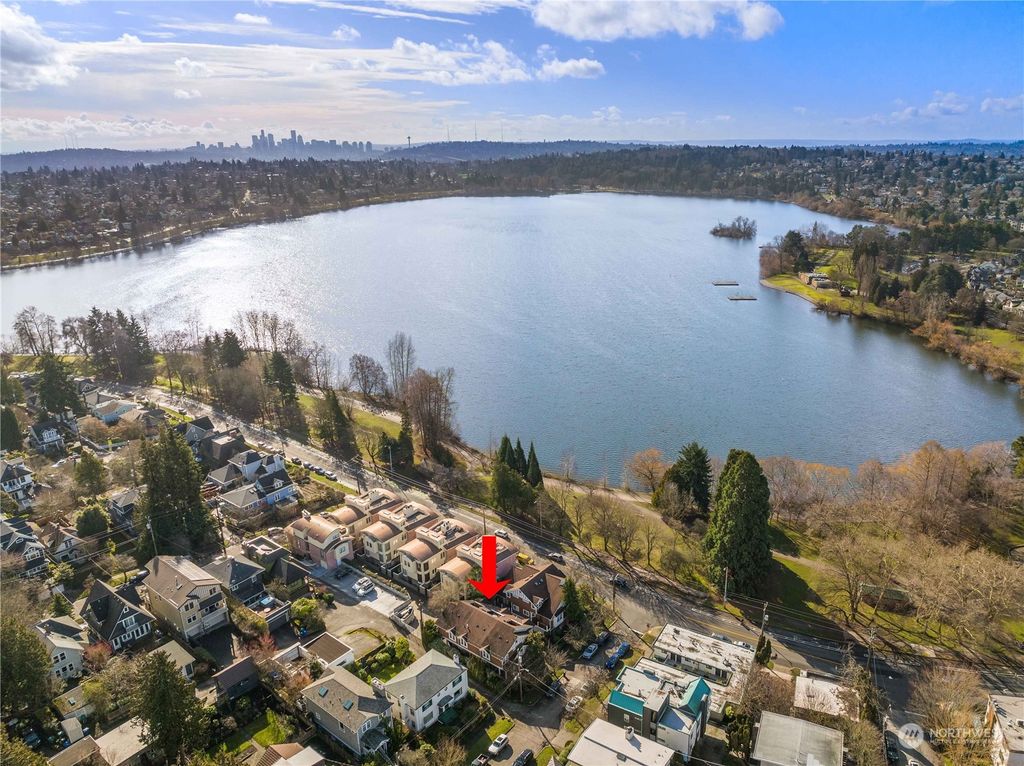 Photo of 7722 E Green Lake Drive N, Seattle, WA 98103 (MLS # 2033263)