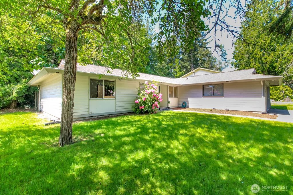 Photo of 1809 Aberdeen Ave Ave SE, Renton, WA 98055 (MLS # 2377290)