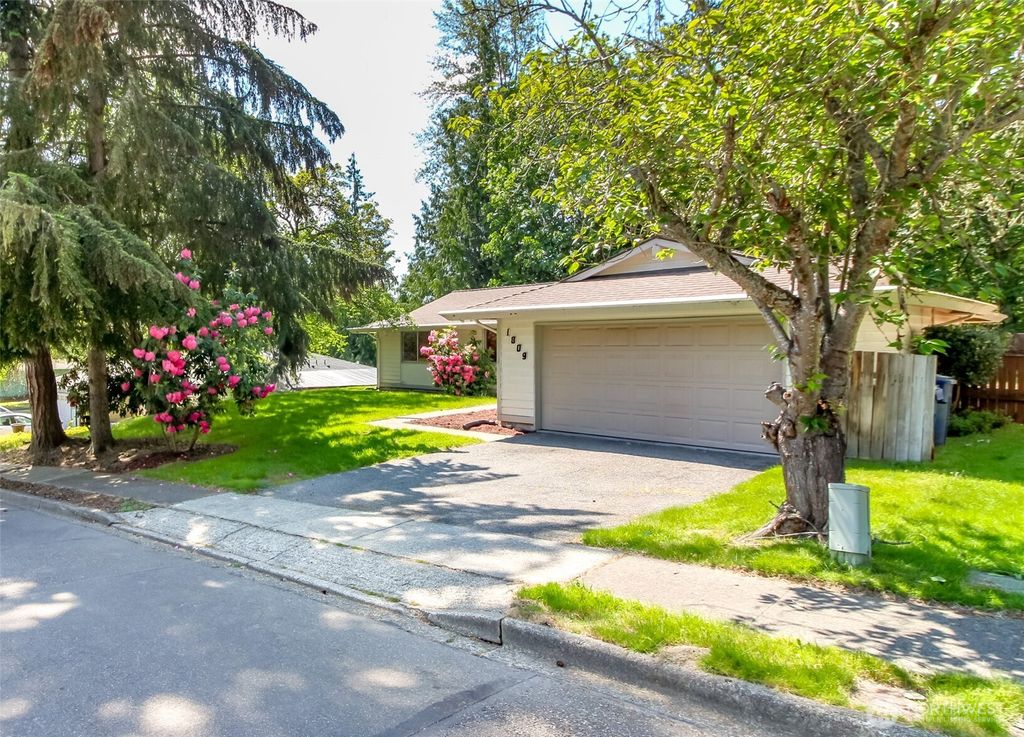 Photo of 1809 Aberdeen Ave Ave SE, Renton, WA 98055 (MLS # 2377290)