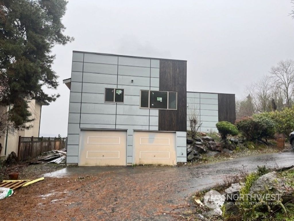 Photo of 8340 Avalon Drive, Mercer Island, WA 98040 (MLS # 2207125)