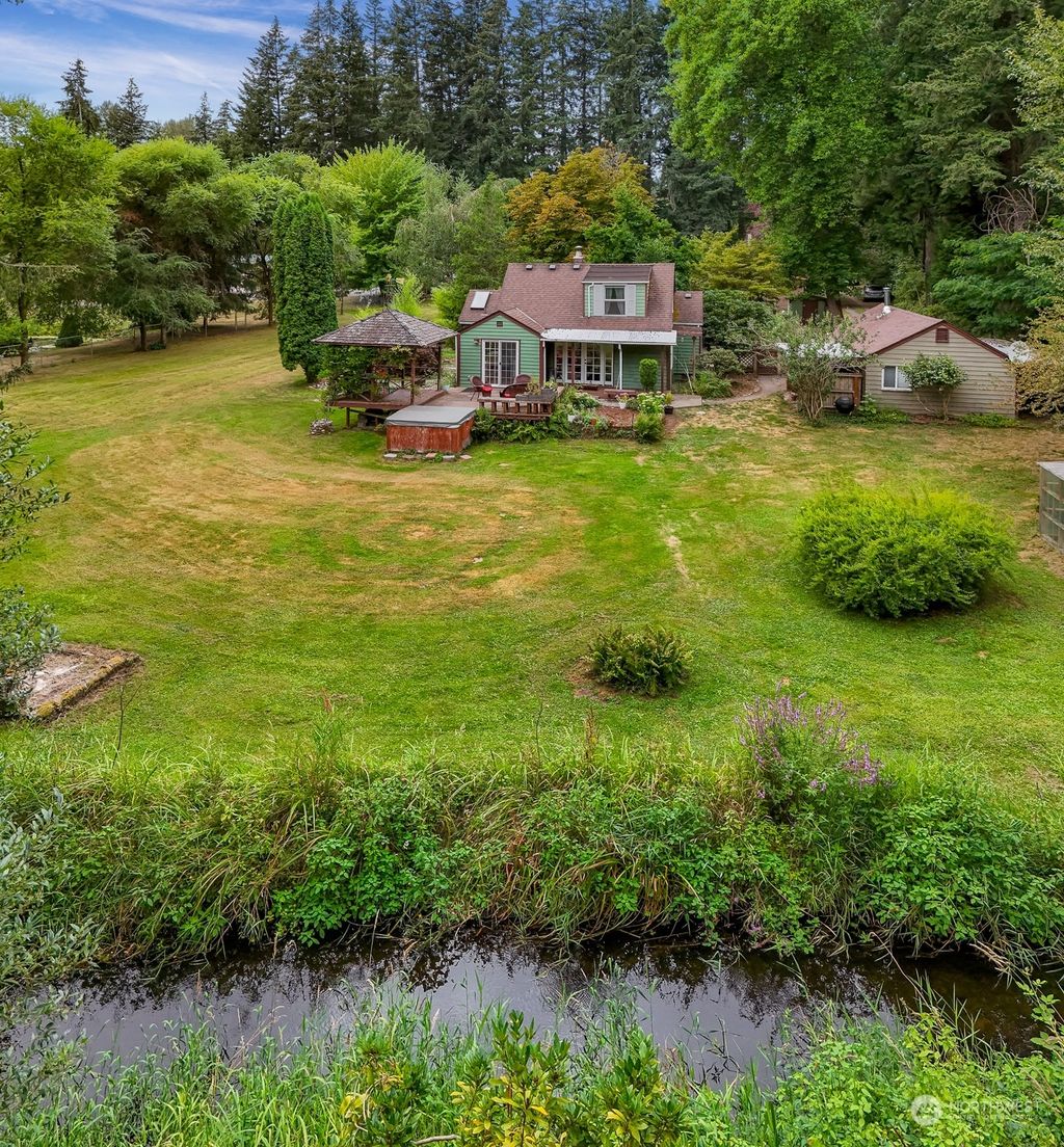Photo of 21005 55th Avenue SE, Woodinville, WA 98072 (MLS # 2278146)