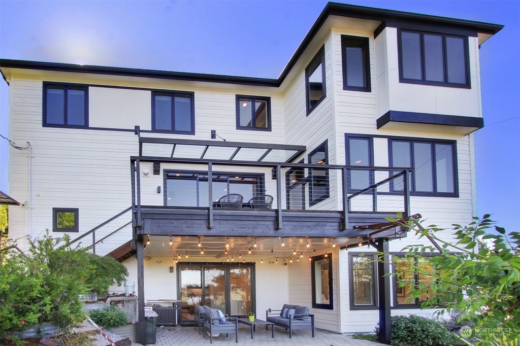 Photo of 6528 Francis Avenue N, Seattle, WA 98103 (MLS # 2263806)