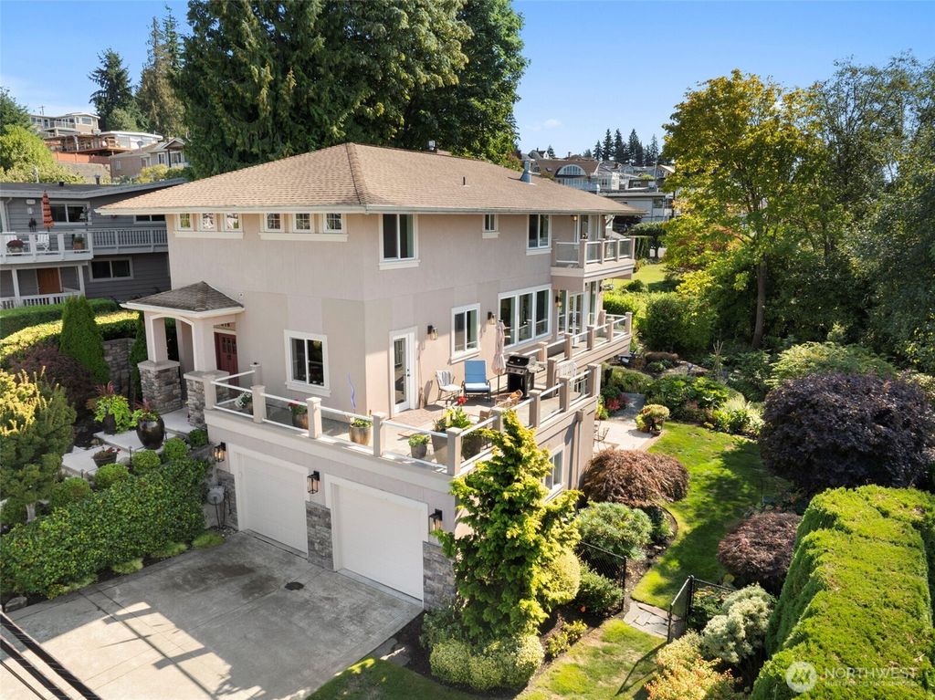 Photo of 816 Walnut Street, Edmonds, WA 98020 (MLS # 2438276)