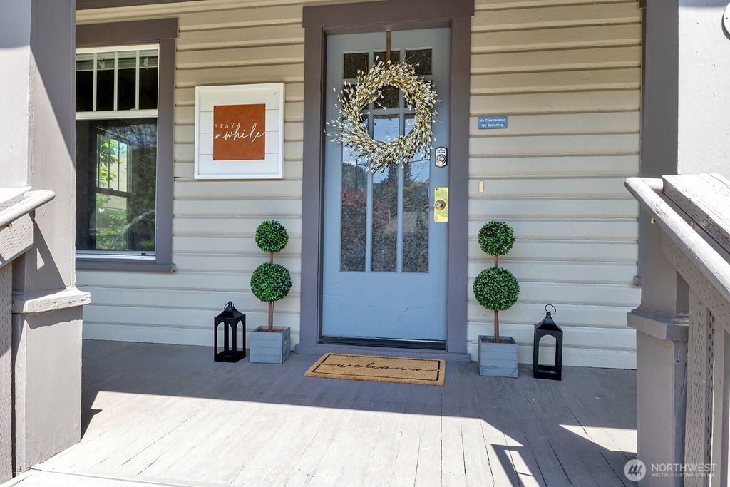 Photo of 250 SE Andrews Street, Issaquah, WA 98027 (MLS # 2460201)