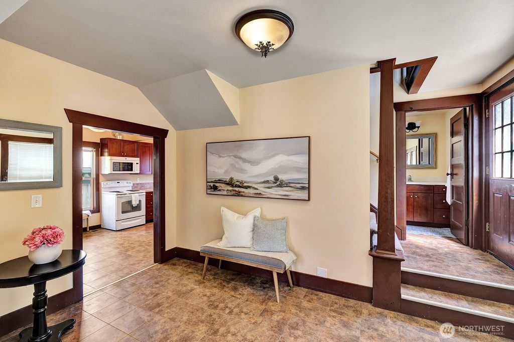 Photo of 250 SE Andrews Street, Issaquah, WA 98027 (MLS # 2460201)