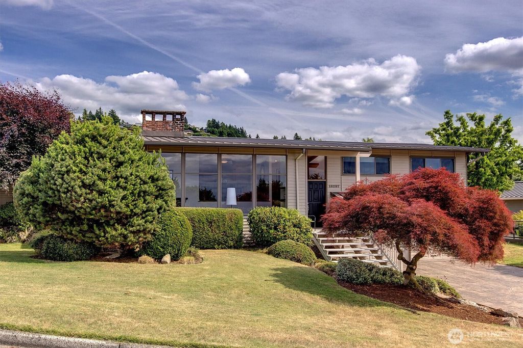 Photo of 13257 SE 43rd Place, Bellevue, WA 98006 (MLS # 2399177)