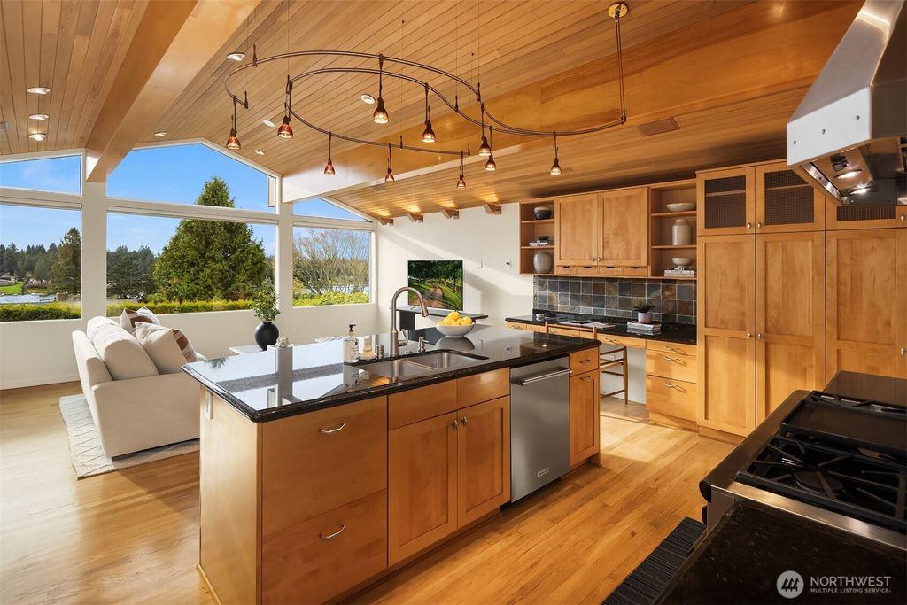 Photo of 3621 91st Avenue NE, Yarrow Point, WA 98004 (MLS # 2353193)
