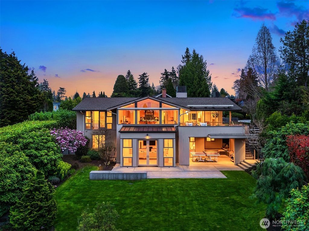 Photo of 3621 91st Avenue NE, Yarrow Point, WA 98004 (MLS # 2353193)