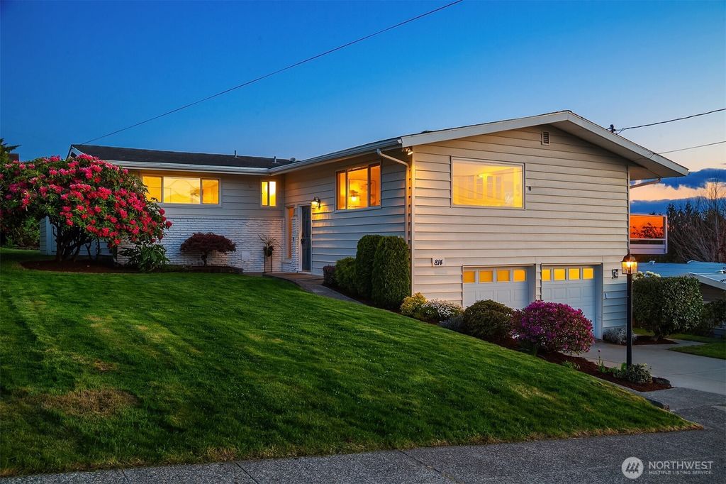 Photo of 814 Dayton Street, Edmonds, WA 98020 (MLS # 2514609)
