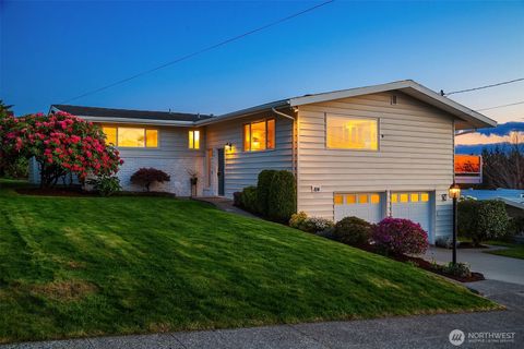 Photo of 814 Dayton Street, Edmonds, WA 98020 (MLS # 2514609)
