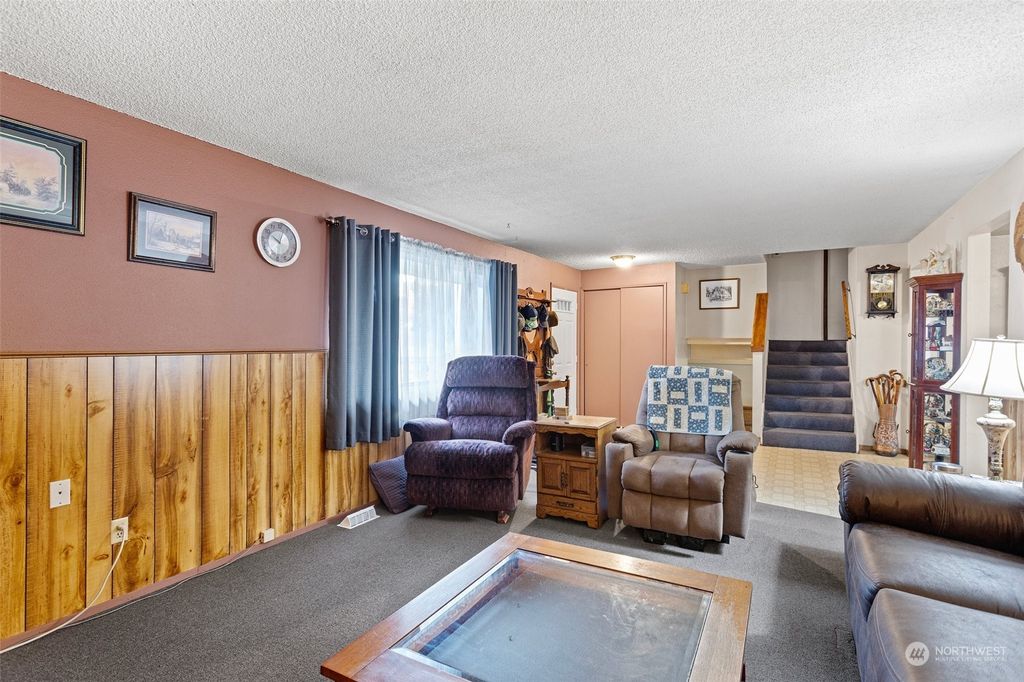 Photo of 20655 120th Avenue SE, Kent, WA 98031 (MLS # 2178481)